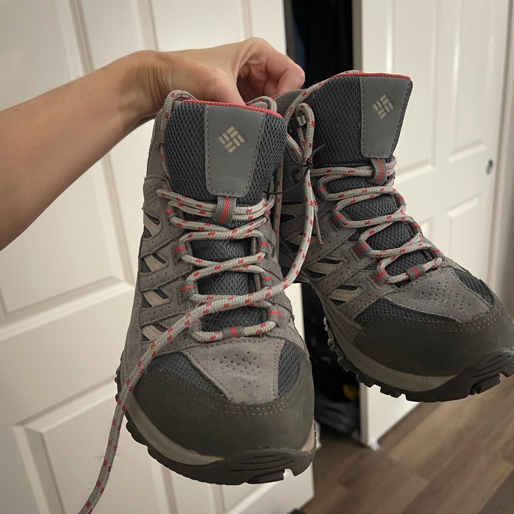 Columbia pink and Gray crestwood mid waterproof Boots